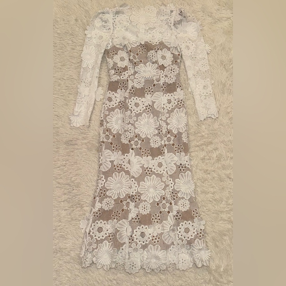 NEW Elliatt NEW Autumn White 3D Floral Lace Long Sleeve Midi Dress Sz M - Picture 3 of 7